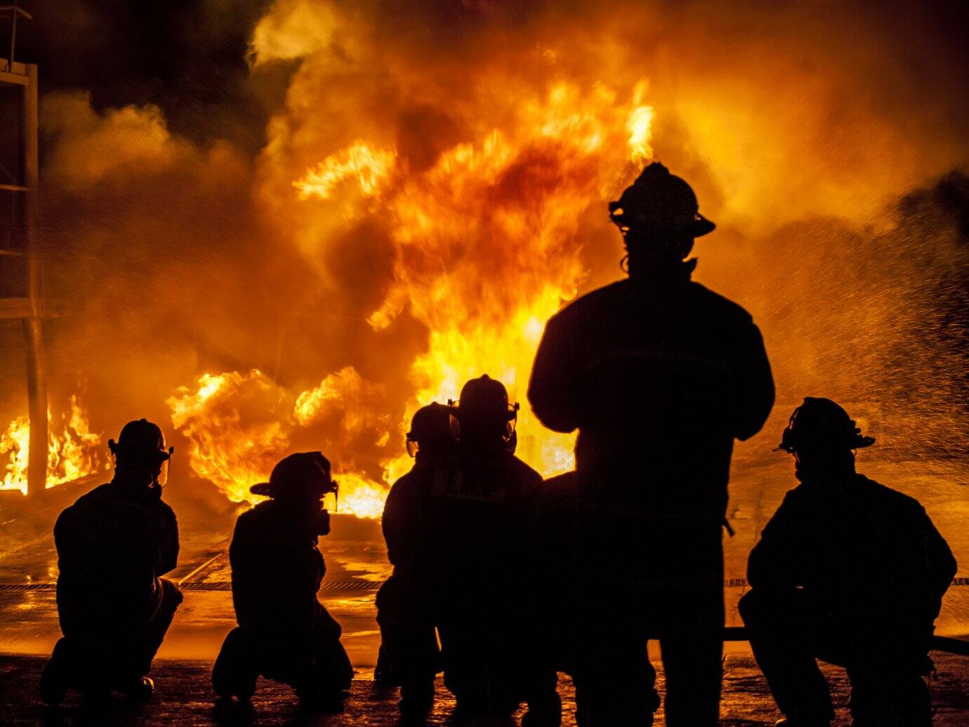image_text_firefighter_safe