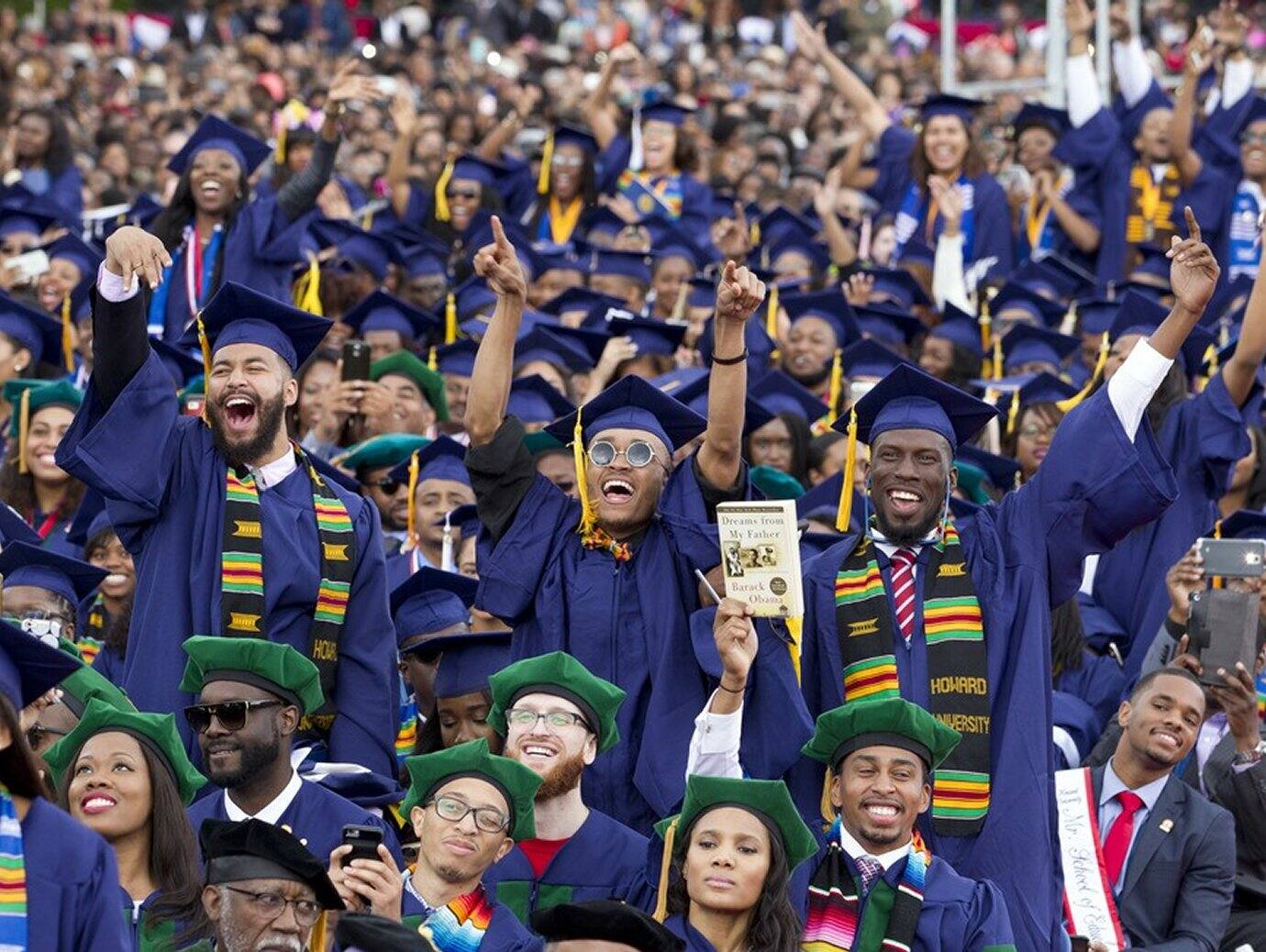 image_text_smart_hu_graduation